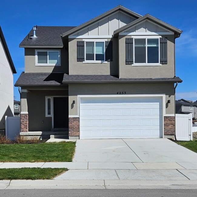 property at 4253 E Ctr Pt St
