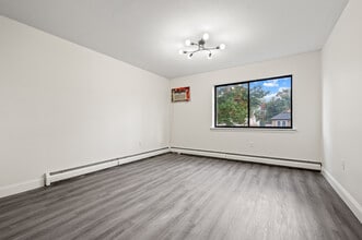 18 Signor St in East Hartford, CT - Foto de edificio - Building Photo