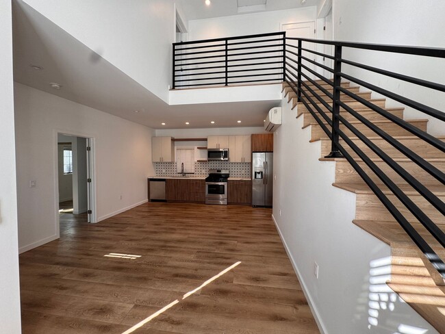 1381 W 23rd St in Los Angeles, CA - Foto de edificio - Building Photo