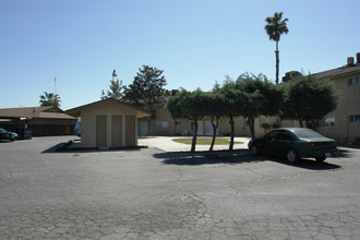 1520-1530 Robertson Blvd in Chowchilla, CA - Building Photo - Building Photo