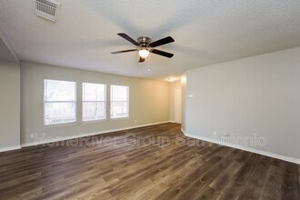 7885 Sandpiper Park in San Antonio, TX - Building Photo - Building Photo