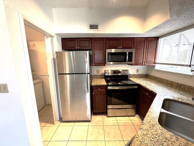 1948 Lake Atriums Cir in Orlando, FL - Foto de edificio - Building Photo