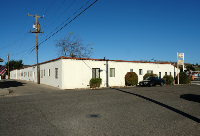 435 Avenue Of The Flags in Buellton, CA - Foto de edificio - Building Photo