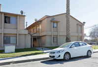 1319 N Acacia Ave in San Bernardino, CA - Foto de edificio - Building Photo