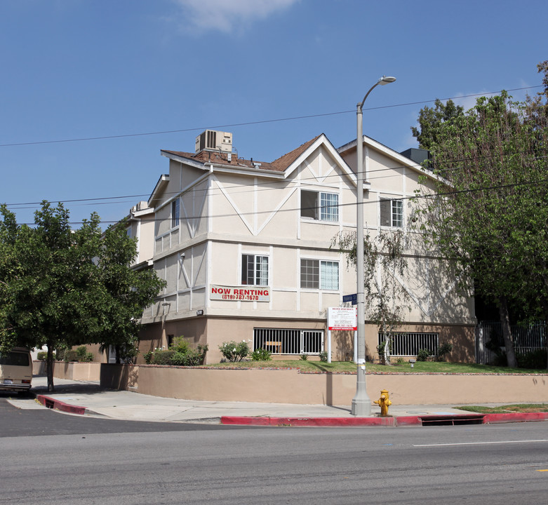 15701 Valerio St in Van Nuys, CA - Building Photo