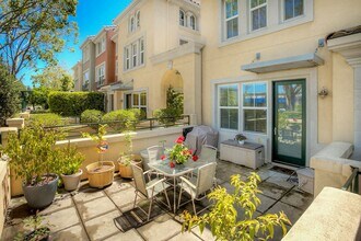 1113 Davis St in San Leandro, CA - Building Photo - Building Photo