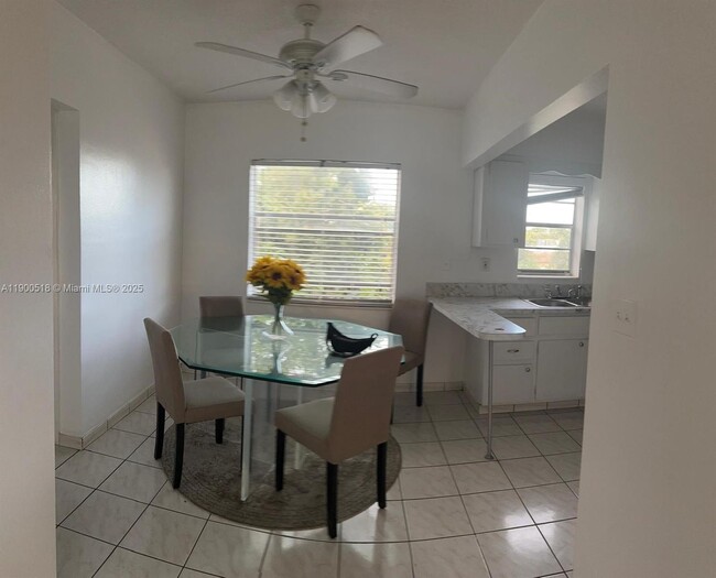 2420 Johnson St in Hollywood, FL - Building Photo - Building Photo