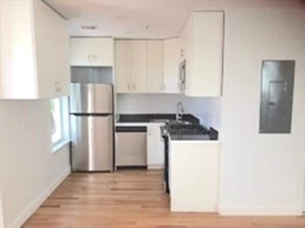 313 Chelsea St, Unit #2 in Boston, MA - Building Photo - Building Photo