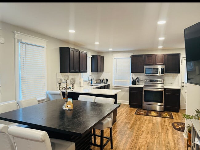 7326 Montgomery Rd in Elkridge, MD - Building Photo - Building Photo