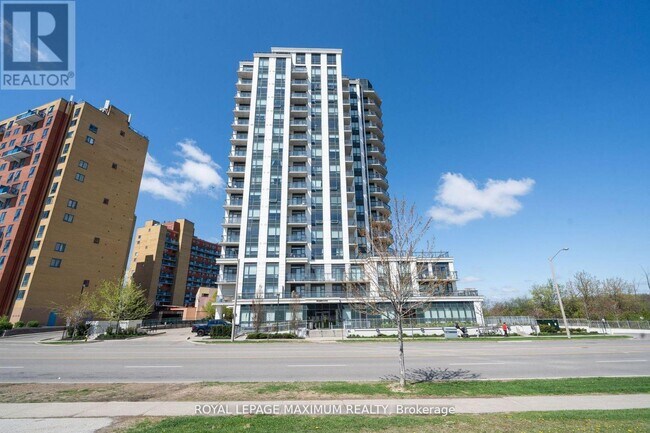 840-1840 Queens Plate Dr in Toronto, ON - Building Photo - Building Photo