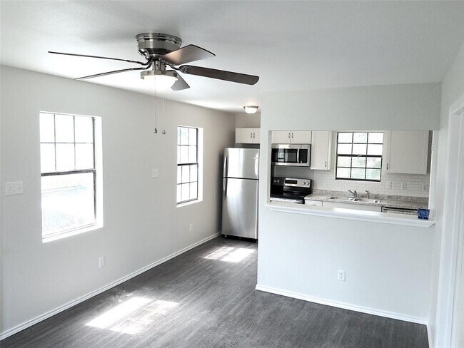 915 Eleanor St photo'