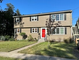 25 Clark Ave in East Haven, CT - Building Photo