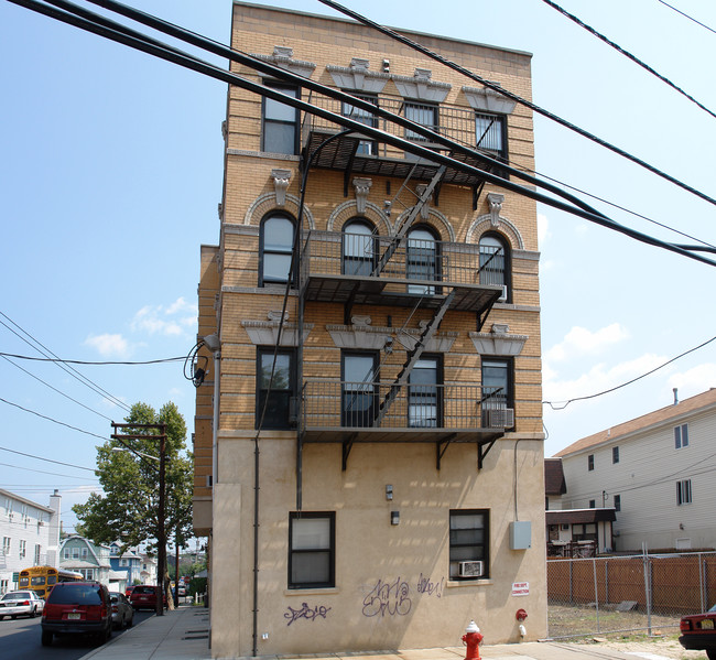 7104 Hudson Ave in North Bergen, NJ - Building Photo - Building Photo