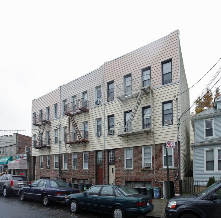 1811 Radcliff Ave in Bronx, NY - Building Photo