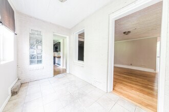 986 E Warrington Ave in Pittsburgh, PA - Building Photo - Building Photo