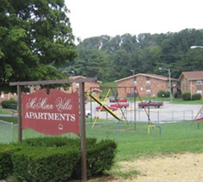 McMinn Villa in Athens, TN - Foto de edificio