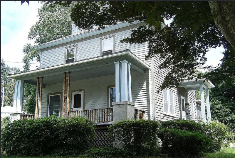 27 Hazard St in Coventry, RI - Building Photo