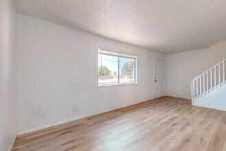 621 Grecian Ln NW in Albuquerque, NM - Building Photo - Building Photo