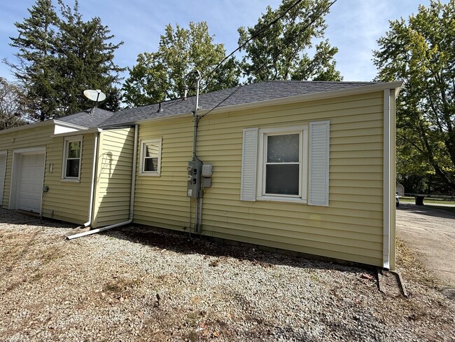 121 Donnelly Dr in Anderson, IN - Building Photo - Building Photo
