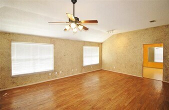 2305 Valley Creek Dr in Garland, TX - Building Photo - Building Photo