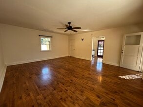 254 N Canyon Blvd in Monrovia, CA - Foto de edificio - Building Photo