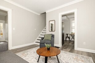 216 Gilman Ave in Cincinnati, OH - Building Photo