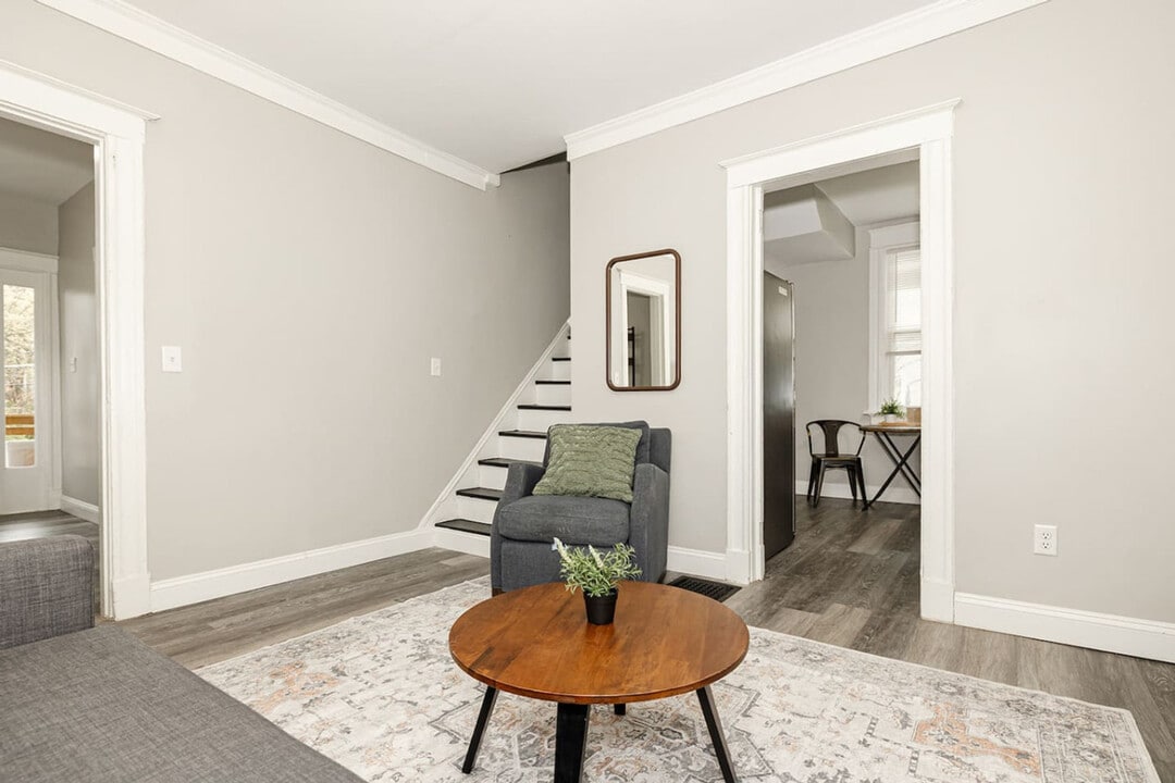 216 Gilman Ave in Cincinnati, OH - Building Photo