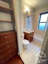 700 W Bittersweet Pl, Unit 1207 in Chicago, IL - Foto de edificio - Building Photo