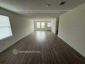 10515 McClintock Dr in Converse, TX - Foto de edificio - Building Photo