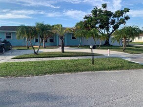 14300 SW 105th Ave in Miami, FL - Building Photo - Building Photo