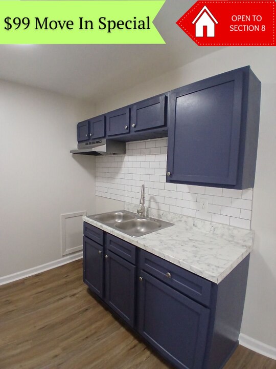 1058 Poplar Ave in Memphis, TN - Building Photo
