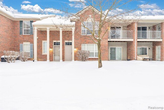 8208 Chesapeake Cir in Commerce Township, MI - Building Photo - Building Photo