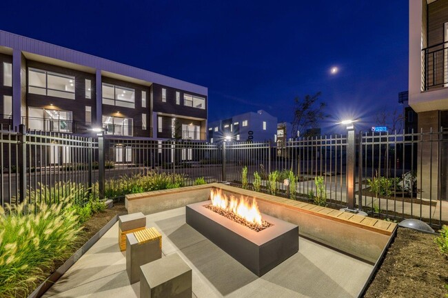 Marq Townhomes in Salt Lake City, UT - Foto de edificio - Building Photo