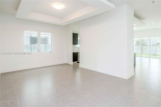 8250 NW 33rd Terrace in Doral, FL - Building Photo - Building Photo