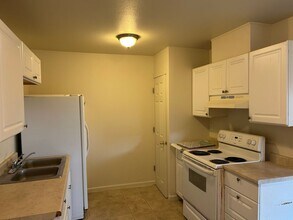 895 N Maddux Dr in Reno, NV - Building Photo - Building Photo