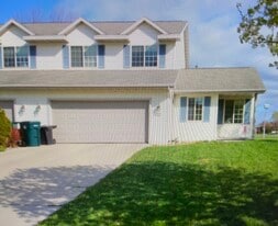 288 Manette St in Howard, WI - Building Photo