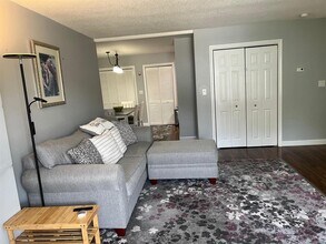 313 Springbrook Cir in Portsmouth, NH - Building Photo - Building Photo