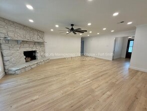 10107 Old Mill Rd in Fort Smith, AR - Foto de edificio - Building Photo