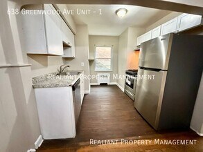 638 Greenwood Ave in Cincinnati, OH - Foto de edificio - Building Photo