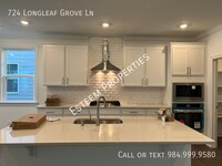 724 Longleaf Grv Ln in Knightdale, NC - Foto de edificio - Building Photo