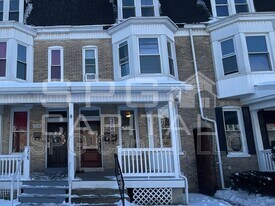 260 W Jackson St in York, PA - Building Photo