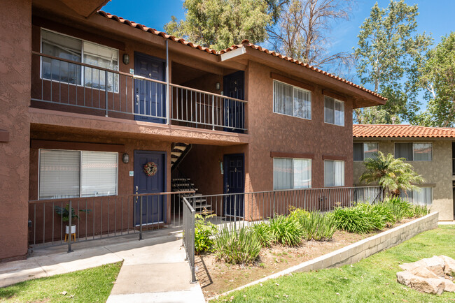 1554 Border Ave, Unit H in Corona, CA - Building Photo - Building Photo