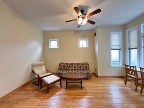 1829 W Melrose St, Unit A01W in Chicago, IL - Building Photo - Building Photo