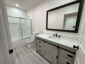 2300 Brundage Ln in Bakersfield, CA - Building Photo