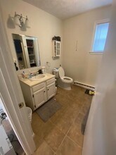 96 Oakdale Ave, Unit upstairs in Manchester, NH - Building Photo - Building Photo