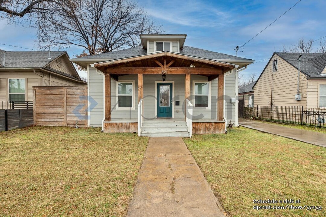 821 W Twelfth St in Dallas, TX - Building Photo