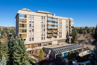 4603 Varsity Dr NW in Calgary, AB - Building Photo - Building Photo
