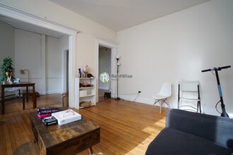 72 Gardner St, Unit C2 in Boston, MA - Foto de edificio - Building Photo