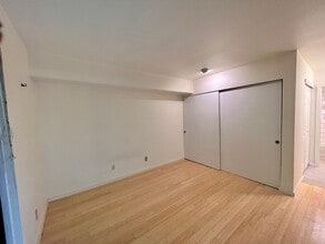 Underground Parking Spot!!!, Unit S-120 in Seattle, WA - Foto de edificio - Building Photo