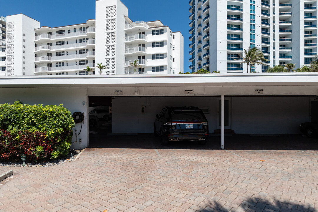 Ocean East Condominiums in Pompano Beach, FL - Foto de edificio